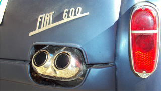 Illustration for article titled Mid-engine 1955 Fiat 600 has a Honda motorcycle powerplant